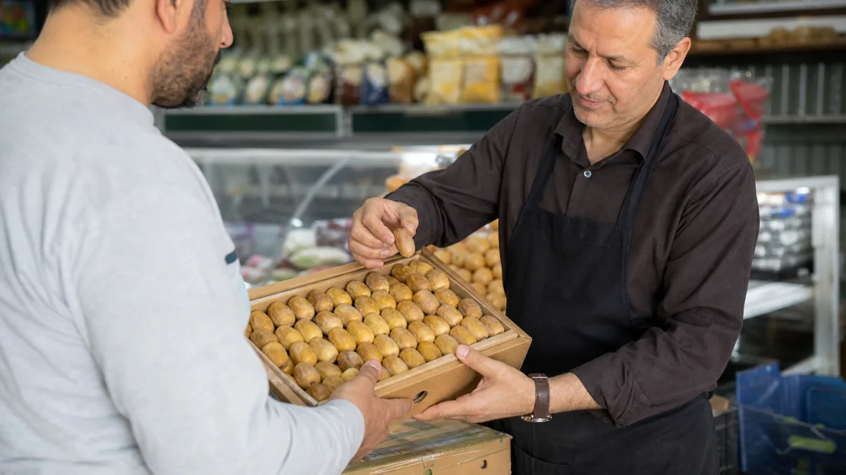 خرما زاهدی درجه یک برای سبد خرید خانواده و پذیرایی