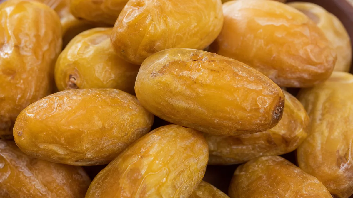 خرما زاهدی درجه یک برای سبد خرید خانواده و پذیرایی