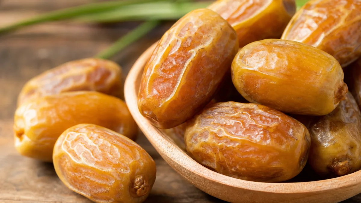 خرما زاهدی درجه ۱ بافت خشک و ماندگاری صادراتی