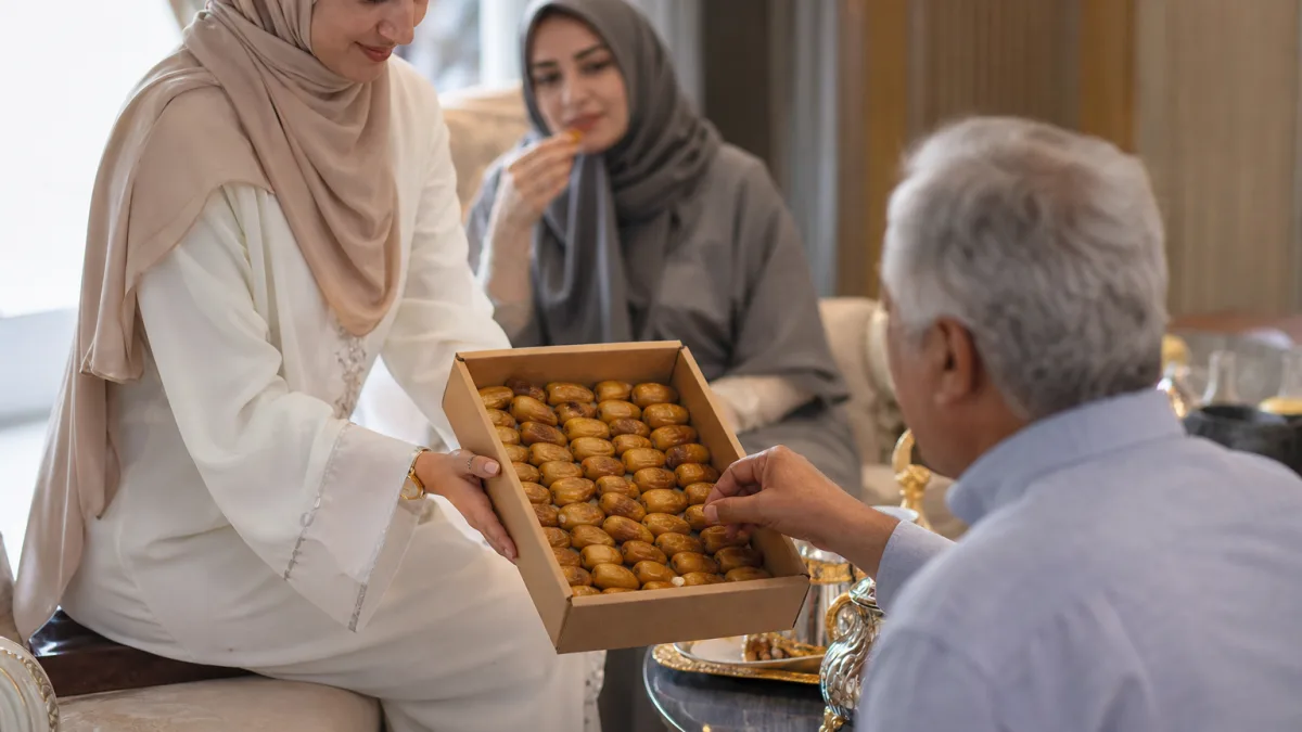 خرما زاهدی کارتونی با بستهبندی چشمگیر و فرم یکدست