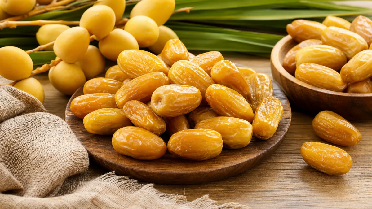 خرما زاهدی کارنیلا