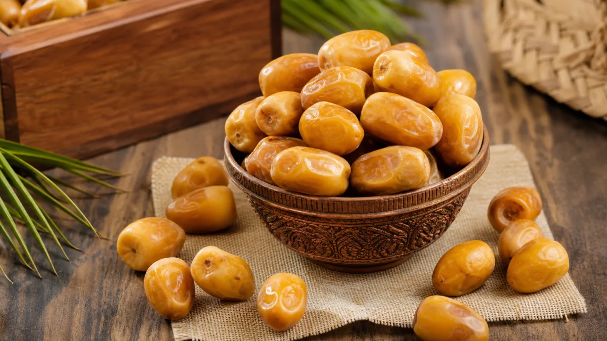 خرید خرما زاهدی افق کوروش با بررسی